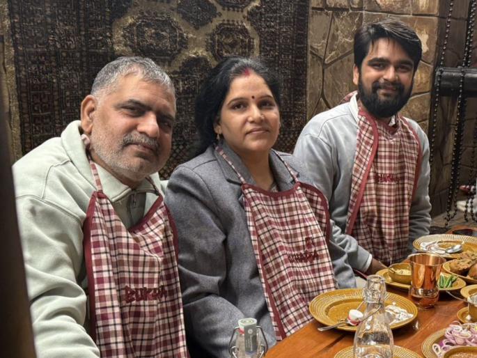 son takes father for dinner luxury hotel itc delhi where he served as watchman 25 years ago | हृदयस्पर्शी! वडील वॉचमन असलेल्या फाईव्ह स्टार हॉटेलमध्ये २५ वर्षांनी जेवायला घेऊन गेला लेक