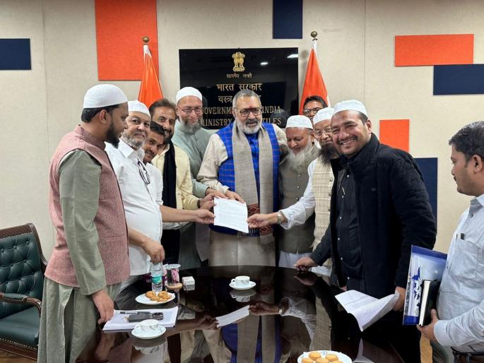 aimim chief meets union minister giriraj singh in his office with imtiaz jaleel regarding malegaon industry | गिरिराज सिंहांना भेटण्यासाठी थेट त्यांच्या ऑफिसात का पोहोचले असदुद्दीन ओवेसी? कोण कोण होतं सोबत? aimim chief meets union minister giriraj singh in his office with imtiaz jaleel regarding malegaon industry | गिरिराज सिंहांना भेटण्यासाठी थेट त्यांच्या ऑफिसात का पोहोचले असदुद्दीन ओवेसी? कोण कोण होतं सोबत?