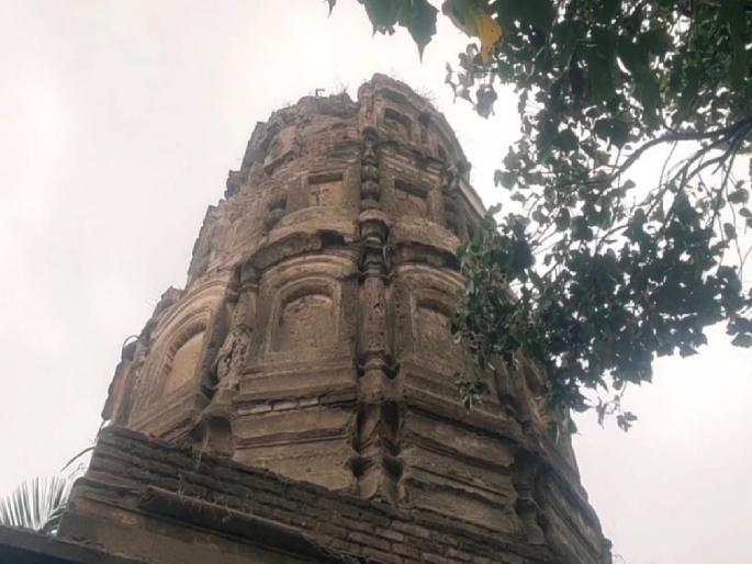 Temple collapsed due to lightning in Sangli | Sangli: मंदिरावर वीज पडल्याने शिखर कोसळले, अनेक घरांनाही तडे गेले Temple collapsed due to lightning in Sangli | Sangli: मंदिरावर वीज पडल्याने शिखर कोसळले, अनेक घरांनाही तडे गेले