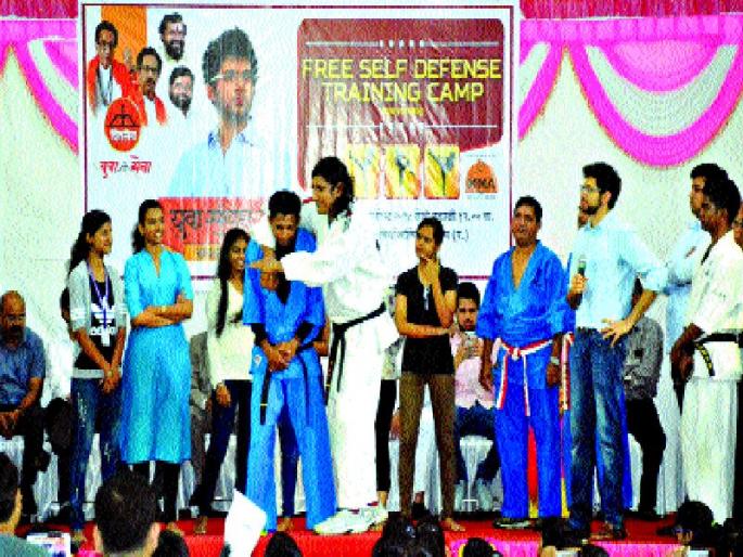 Girls should take the form of Durga during the hyperactivity - Aditya Thackeray | अतिप्रसंगावेळी मुलींनी दुर्गारूप घ्यावे - आदित्य ठाकरे Girls should take the form of Durga during the hyperactivity - Aditya Thackeray | अतिप्रसंगावेळी मुलींनी दुर्गारूप घ्यावे - आदित्य ठाकरे