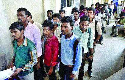 The picture of rising unemployment worries | वाढत्या बेरोजगारीचे चित्र चिंताजनक The picture of rising unemployment worries | वाढत्या बेरोजगारीचे चित्र चिंताजनक