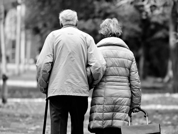 OMG Elderly parents go to court against son and daughter-in-law for not getting happiness of grandchildren | OMG! मुलगा आणि सुनेकडून मिळालं नाही नातवंडांचं सुख; वृद्ध आई-वडिलांनी ठोठावला न्यायालयाचा दरवाजा OMG Elderly parents go to court against son and daughter-in-law for not getting happiness of grandchildren | OMG! मुलगा आणि सुनेकडून मिळालं नाही नातवंडांचं सुख; वृद्ध आई-वडिलांनी ठोठावला न्यायालयाचा दरवाजा