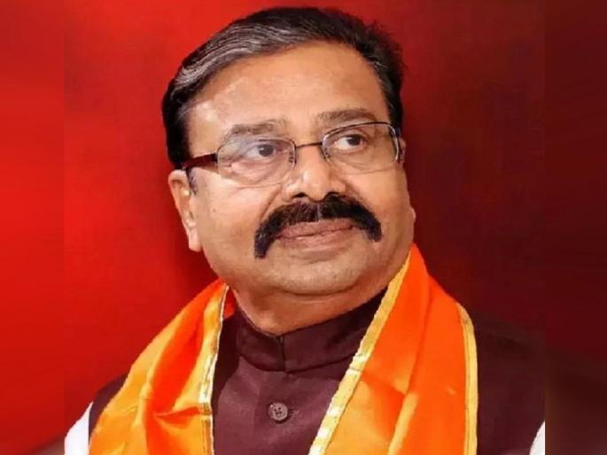 Show Matoshree's lachar shri the way out of the party; Demand for expulsion of Kirtikar | मातोश्रीच्या ‘लाचार श्री’ना पक्षाबाहेरचा रस्ता दाखवा; कीर्तिकर यांची हकालपट्टी करण्याची मागणी Show Matoshree's lachar shri the way out of the party; Demand for expulsion of Kirtikar | मातोश्रीच्या ‘लाचार श्री’ना पक्षाबाहेरचा रस्ता दाखवा; कीर्तिकर यांची हकालपट्टी करण्याची मागणी