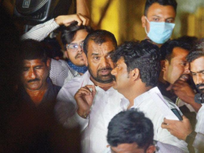 Retreat of leaders but ST strike continues | नेत्यांची माघार, एसटीचा संप सुरूच; परिवहनमंत्री अनिल परब यांचा आंदोलक कर्मचाऱ्यांना निर्वाणीचा इशारा