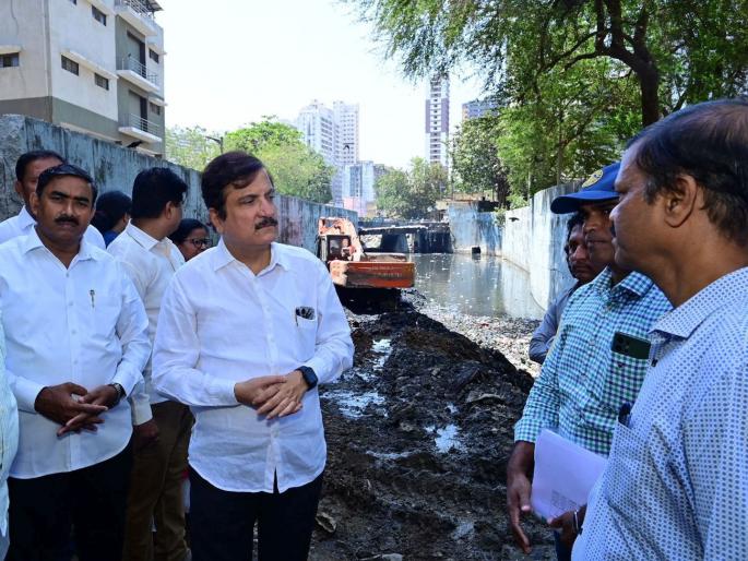 Remove the silt created by the railway for the work on the railway bridge at Poisar before May 15, Bhatkhalkar instructs the officials | पोईसर येथील रेल्वे ब्रिजच्या कामाकरिता रेल्वेने घातलेला भराव १५ मे पूर्वी दूर करा, भातखळकर यांचे अधिकाऱ्यांना निर्देश Remove the silt created by the railway for the work on the railway bridge at Poisar before May 15, Bhatkhalkar instructs the officials | पोईसर येथील रेल्वे ब्रिजच्या कामाकरिता रेल्वेने घातलेला भराव १५ मे पूर्वी दूर करा, भातखळकर यांचे अधिकाऱ्यांना निर्देश