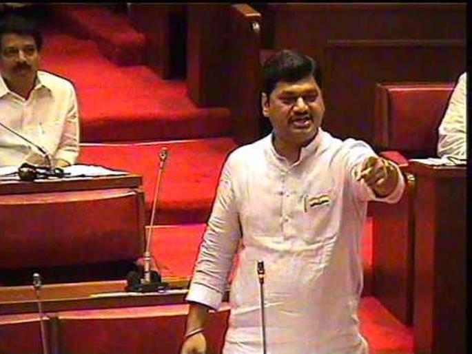 Mr. President, what should 'those' farmers do? Dhananjay Munde's angry question on Onion price | अध्यक्ष महोदय, ‘त्या’ शेतकऱ्यांनी मग काय करावं? कांदाप्रश्नी धनंजय मुंडेंचा संतप्त सवाल Mr. President, what should 'those' farmers do? Dhananjay Munde's angry question on Onion price | अध्यक्ष महोदय, ‘त्या’ शेतकऱ्यांनी मग काय करावं? कांदाप्रश्नी धनंजय मुंडेंचा संतप्त सवाल