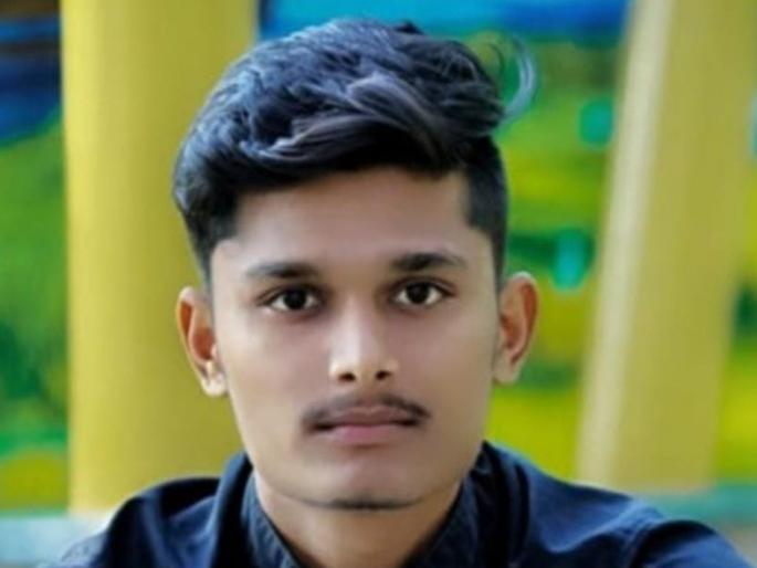 Pharmacy student suicide in dhule | फार्मसीच्या विद्यार्थ्याची आत्महत्या, तापी नदीपात्रात आढळला मृतदेह Pharmacy student suicide in dhule | फार्मसीच्या विद्यार्थ्याची आत्महत्या, तापी नदीपात्रात आढळला मृतदेह