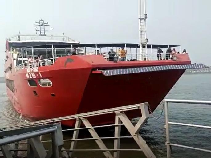 Ro-Ro hits Mandwa Jetty luckily no accident | रो रोची मांडवा जेट्टीला धडक, सुदैवाने दुर्घटना नाही