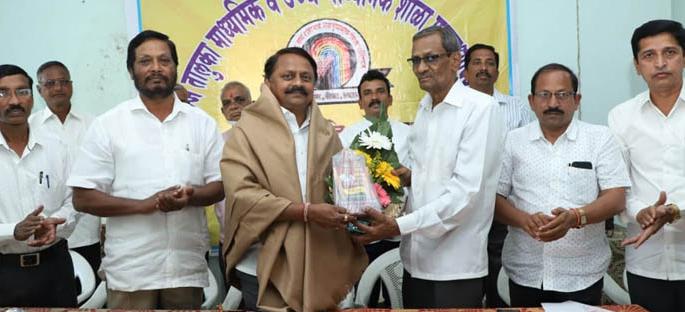 Let's sort out the pending questions of teachers: Jayant Asgavak | शिक्षकांचे प्रलंबित प्रश्न मार्गी लावू :जयंत आसगावकर