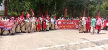 Refusal to take ‘my family, my responsibility’ | ‘माझे कुटुंब, माझी जबाबदारी’ घेण्यास आशांचा नकार Refusal to take ‘my family, my responsibility’ | ‘माझे कुटुंब, माझी जबाबदारी’ घेण्यास आशांचा नकार