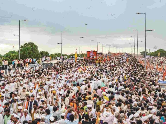 Ashadhi Ekadshi Fifteen lakh devotees enter Pandharpur | आषाढी सोहळा : पंढरपुरात पंधरा लाख भाविक दाखल Ashadhi Ekadshi Fifteen lakh devotees enter Pandharpur | आषाढी सोहळा : पंढरपुरात पंधरा लाख भाविक दाखल