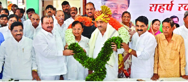 Eradicate errors in Kolhapur district: Ashok Chavan | कोल्हापूर जिल्ह्यातील बिघडलेली समीकरणे मिटवा : अशोक चव्हाण Eradicate errors in Kolhapur district: Ashok Chavan | कोल्हापूर जिल्ह्यातील बिघडलेली समीकरणे मिटवा : अशोक चव्हाण