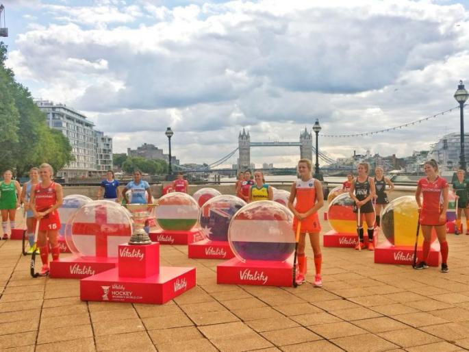 Ashoka Chakra disappeared from India's flag; Big mistake by organizers of Women's Hockey World Cup | भारताच्या ध्वजावरून अशोक चक्र केलं गायब; महिला हॉकी विश्वचषकाच्या आयोजकांकडून मोठी चूक