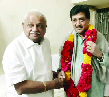 Ashok Chavan-Gorehekar Manojilan | अशोक चव्हाण-गोरठेकर यांच्यात मनोमिलन Ashok Chavan-Gorehekar Manojilan | अशोक चव्हाण-गोरठेकर यांच्यात मनोमिलन