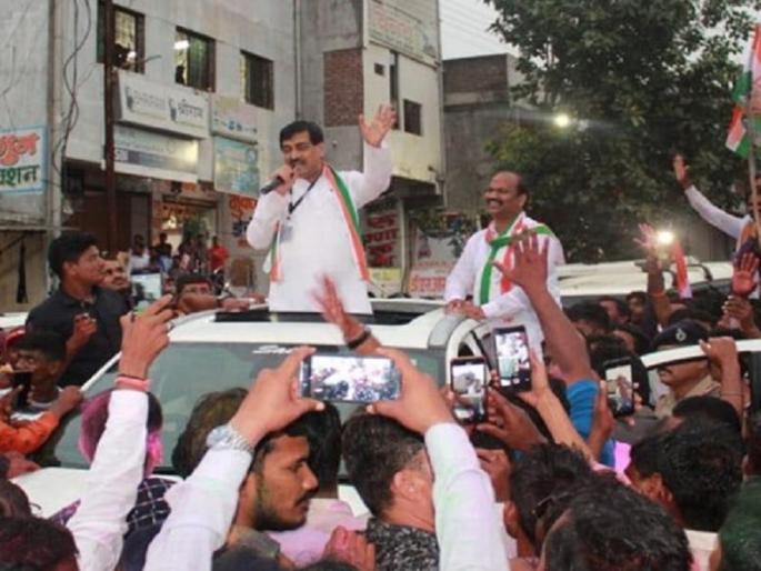 ashok chavan wins in Bhokar with voters huge supportin vidhan sabha election | लोकसभेत पिछाडी, विधानसभेत मताधिक्य; भोकरच्या मतदारांनी 'अशोकपर्व'ला स्वीकारले ashok chavan wins in Bhokar with voters huge supportin vidhan sabha election | लोकसभेत पिछाडी, विधानसभेत मताधिक्य; भोकरच्या मतदारांनी 'अशोकपर्व'ला स्वीकारले