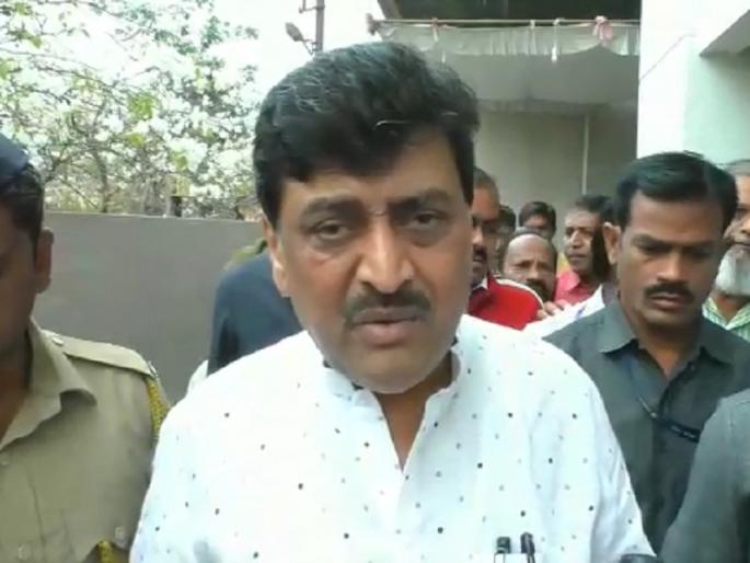 Hinganghat Burn Case: Accused should be executed by strict enforcement of law - Ashok Chavan | Hinganghat Burn Case : कायद्याची कठोरपणे अंमलबजावणी करून आरोपीला फाशीची शिक्षा द्यावी - अशोक चव्हाण Hinganghat Burn Case: Accused should be executed by strict enforcement of law - Ashok Chavan | Hinganghat Burn Case : कायद्याची कठोरपणे अंमलबजावणी करून आरोपीला फाशीची शिक्षा द्यावी - अशोक चव्हाण