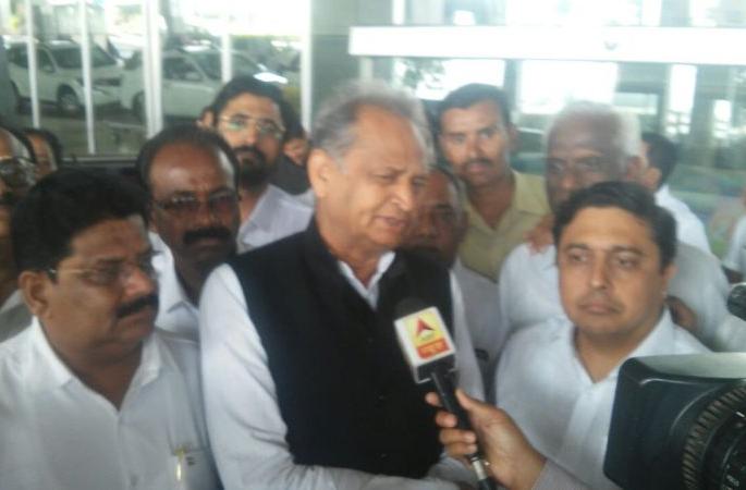 Congress to launch Shankhnad from Sevagram against Modi | सेवाग्राममधून कॉंग्रेस करणार मोदींविरोधात शंखनाद Congress to launch Shankhnad from Sevagram against Modi | सेवाग्राममधून कॉंग्रेस करणार मोदींविरोधात शंखनाद