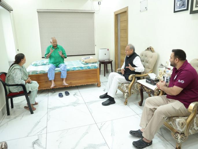 bihar assembly election 2025 ashok gehlot run for mediation in the grand alliance an effort for unity | महाआघाडीत मध्यस्थीसाठी अशोक गहलोतांची धाव, एकतेचा प्रयत्न bihar assembly election 2025 ashok gehlot run for mediation in the grand alliance an effort for unity | महाआघाडीत मध्यस्थीसाठी अशोक गहलोतांची धाव, एकतेचा प्रयत्न