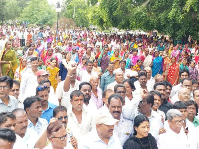 Why politicians do not want to pay interest? Unity of Municipal employees to support E-Tender in the area | राजकारण्यांनो व्यापाºयांचा पुळका कशासाठी ? गाळे ई निविदा समर्थनार्थ महापालिका कर्मचाºयांची एकजुट Why politicians do not want to pay interest? Unity of Municipal employees to support E-Tender in the area | राजकारण्यांनो व्यापाºयांचा पुळका कशासाठी ? गाळे ई निविदा समर्थनार्थ महापालिका कर्मचाºयांची एकजुट