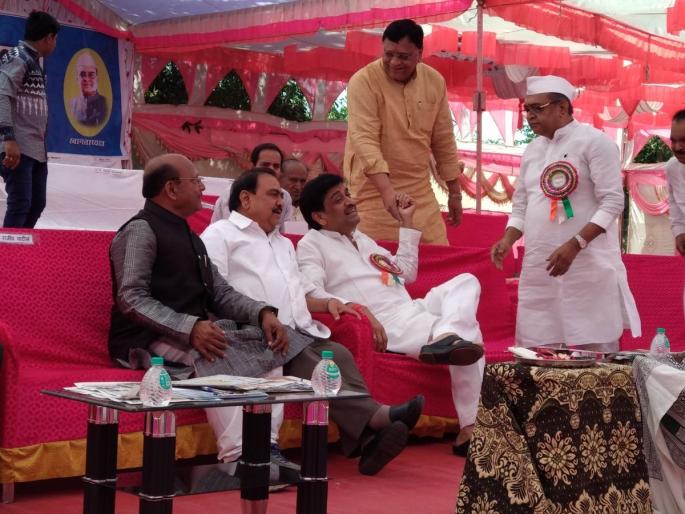 Trying to push me out of the party - Eknath Khadse's explosion | मला पक्षातून ढकलून बाहेर काढण्याचा प्रयत्न - एकनाथ खडसेंचा गौप्यस्फोट Trying to push me out of the party - Eknath Khadse's explosion | मला पक्षातून ढकलून बाहेर काढण्याचा प्रयत्न - एकनाथ खडसेंचा गौप्यस्फोट