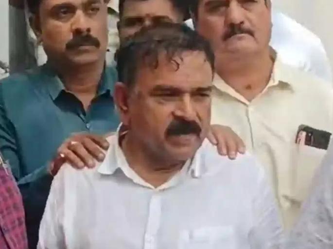 Looted by saying that soil from 21 countries is needed for progress! Another act of fraudster Ashok Kharat exposed | प्रगतीसाठी २१ देशांची माती लागते म्हणत लुटले! भोंदू अशोक खरातचा आणखी एक कारनामा उघड Looted by saying that soil from 21 countries is needed for progress! Another act of fraudster Ashok Kharat exposed | प्रगतीसाठी २१ देशांची माती लागते म्हणत लुटले! भोंदू अशोक खरातचा आणखी एक कारनामा उघड