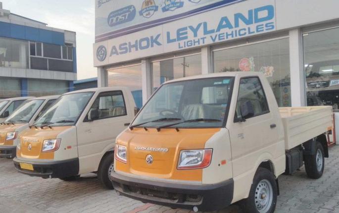 Ashok Leyland recession; Special offer to the protesting staff from friday | आधीच मंदी, त्यात कर्मचाऱ्यांनी केली कामबंदी; Ashok Leyland अडकली कात्रीत Ashok Leyland recession; Special offer to the protesting staff from friday | आधीच मंदी, त्यात कर्मचाऱ्यांनी केली कामबंदी; Ashok Leyland अडकली कात्रीत