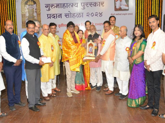 I prostrate seventeen times before only one Guru; That is the feelings of Rasik Maibap, Ashok Sarafa | मी केवळ एका गुरूसमोर सतरा लोटांगणे घालतो; ते म्हणजे रसिक मायबाप, अशोक सराफांच्या भावना