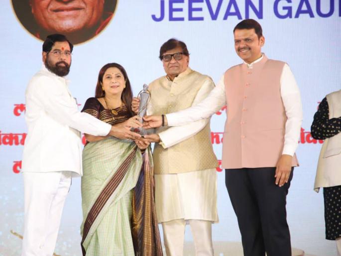 An award that gives courage to work; Veteran actor Ashok Saraf became emotional while accepting the Lifetime Achievement Award on the Lokmat platform | काम करण्याची हिंमत वाढवणारा पुरस्कार; लोकमतच्या व्यासपीठावर जीवनगौरव पुरस्कार स्वीकारताना ज्येष्ठ अभिनेेते अशोक सराफ झाले भावुक An award that gives courage to work; Veteran actor Ashok Saraf became emotional while accepting the Lifetime Achievement Award on the Lokmat platform | काम करण्याची हिंमत वाढवणारा पुरस्कार; लोकमतच्या व्यासपीठावर जीवनगौरव पुरस्कार स्वीकारताना ज्येष्ठ अभिनेेते अशोक सराफ झाले भावुक