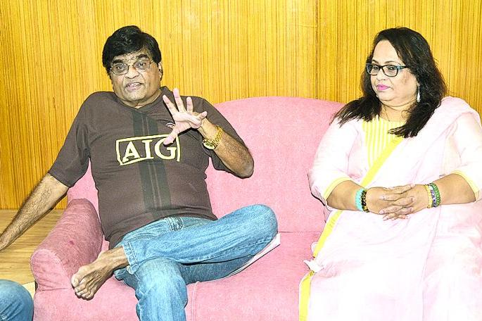The theater doesn't get anything! I even avoid going! Ashok Saraf | नाट्यसंमेलनातून काहीच मिळत नाही! मी जाणेही टाळतो! ज्येष्ठ अभिनेता अशोक सराफ