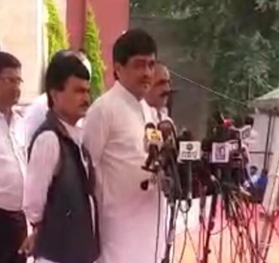 Nagpur Winter Session 19; BJP should understand the background of Rahul Gandhi's statement | नागपूर हिवाळी अधिवेशन २०१९; राहुल गांधींच्या वक्तव्याची पार्श्वभूमी भाजपाने समजून घ्यावी Nagpur Winter Session 19; BJP should understand the background of Rahul Gandhi's statement | नागपूर हिवाळी अधिवेशन २०१९; राहुल गांधींच्या वक्तव्याची पार्श्वभूमी भाजपाने समजून घ्यावी