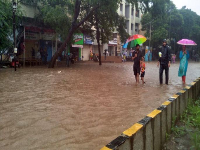 Wadala, not 'Ashoka-Ravi Shankar Road' waterway; Flood all three drains | वडाळा, अशोका-रविशंकर मार्ग नव्हे ‘जलमार्ग’; तीनही नाल्यांना पूर Wadala, not 'Ashoka-Ravi Shankar Road' waterway; Flood all three drains | वडाळा, अशोका-रविशंकर मार्ग नव्हे ‘जलमार्ग’; तीनही नाल्यांना पूर