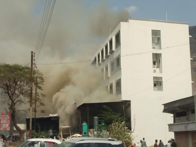 A huge fire engulfed the building of the private Covid Center just before the inauguration; Incident in Nashik | उदघाटनापूर्वीच खाजगी कोविड सेंटरच्या इमारतीला भीषण आग; नाशिकमधील घटना A huge fire engulfed the building of the private Covid Center just before the inauguration; Incident in Nashik | उदघाटनापूर्वीच खाजगी कोविड सेंटरच्या इमारतीला भीषण आग; नाशिकमधील घटना