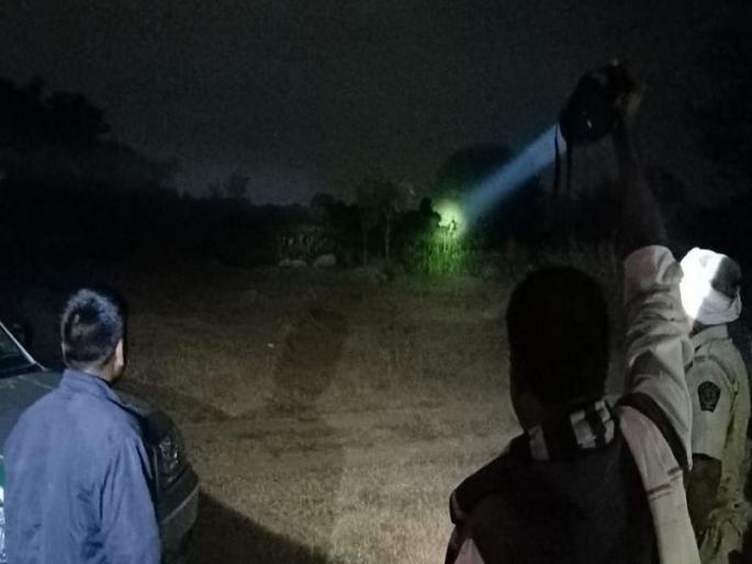 Combing operation started in Ashti taluka of Forest Department to catch leopard | बिबट्याला पकडण्यासाठी आष्टी तालुक्यात वनविभाचे कोम्बिंग ऑपरेशन Combing operation started in Ashti taluka of Forest Department to catch leopard | बिबट्याला पकडण्यासाठी आष्टी तालुक्यात वनविभाचे कोम्बिंग ऑपरेशन