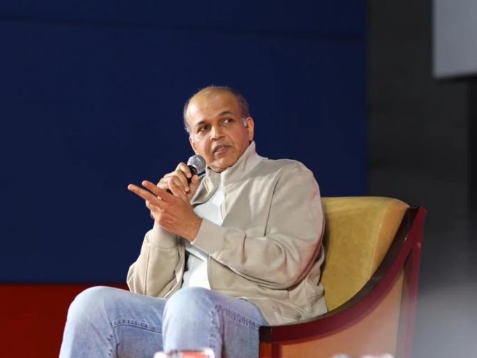 While creating each piece of art, I don't look at past successes or failures: Ashutosh Gowarikar | प्रत्येक कलाकृती साकारताना मागील यश, अपयशाकडे पाहत नाही: आशुतोष गोवारीकर While creating each piece of art, I don't look at past successes or failures: Ashutosh Gowarikar | प्रत्येक कलाकृती साकारताना मागील यश, अपयशाकडे पाहत नाही: आशुतोष गोवारीकर