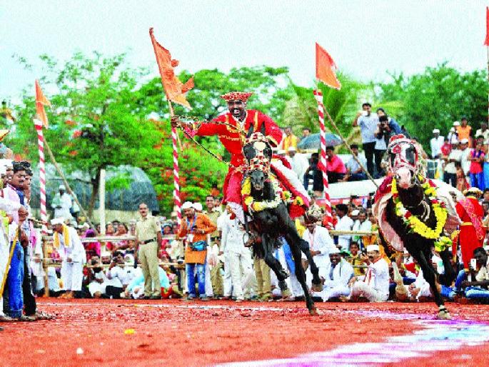 Sant Tukaram Maharaj Palkhi's Indapurata Ashwarangan | संत तुकाराम महाराज पालखीचे इंदापुरात अश्वरिंगण Sant Tukaram Maharaj Palkhi's Indapurata Ashwarangan | संत तुकाराम महाराज पालखीचे इंदापुरात अश्वरिंगण