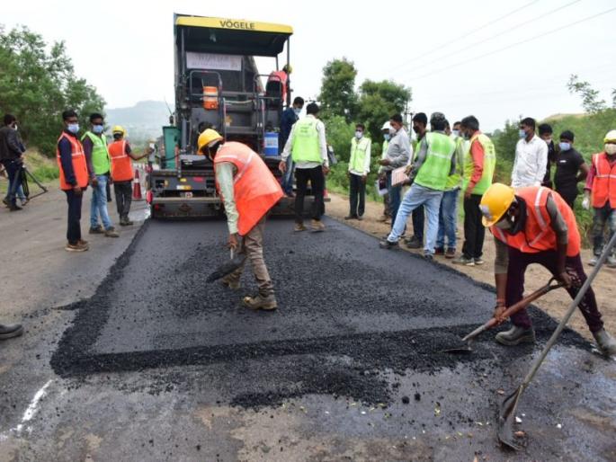 40 kilometers of road completed in one day; World record in Satara | एका दिवसात ४० किलोमीटरचा तयार झाला रस्ता; साताऱ्यात विश्वविक्रम 40 kilometers of road completed in one day; World record in Satara | एका दिवसात ४० किलोमीटरचा तयार झाला रस्ता; साताऱ्यात विश्वविक्रम