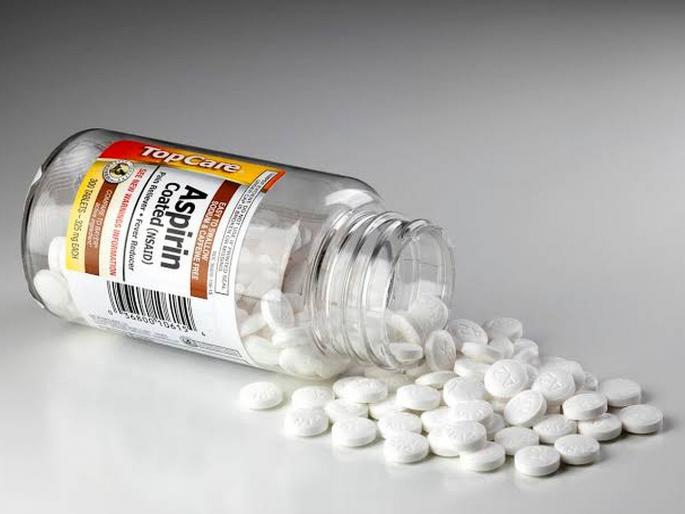Research says Taking aspirin daily may prove fatal for stroke and heart patients | अंगदुखी आणि तापासाठी नेहमी अॅस्प्रिनचा वापर करता का? वेळीच व्हा सावध अन्यथा जाईल जीव.... Research says Taking aspirin daily may prove fatal for stroke and heart patients | अंगदुखी आणि तापासाठी नेहमी अॅस्प्रिनचा वापर करता का? वेळीच व्हा सावध अन्यथा जाईल जीव....
