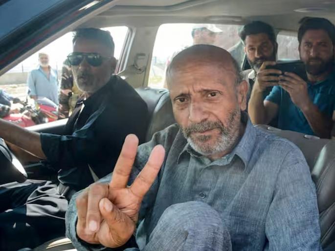 MP Engineer Rashid troubled by transgenders in Tihar Jail AIP claims that they are HIV positive | खासदार इंजिनिअर राशिद तिहार कारागृहात ट्रान्सजेंडर्समुळे त्रस्त; 'ते' HIV पॉझिटिव्ह असल्याचा AIP चा दावा MP Engineer Rashid troubled by transgenders in Tihar Jail AIP claims that they are HIV positive | खासदार इंजिनिअर राशिद तिहार कारागृहात ट्रान्सजेंडर्समुळे त्रस्त; 'ते' HIV पॉझिटिव्ह असल्याचा AIP चा दावा