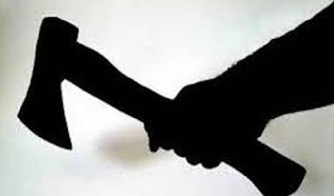 At Nagpur, attacked with ax and attempted murder | नागपुरात कुऱ्हाडीने हल्ला चढवून हत्येचा प्रयत्न