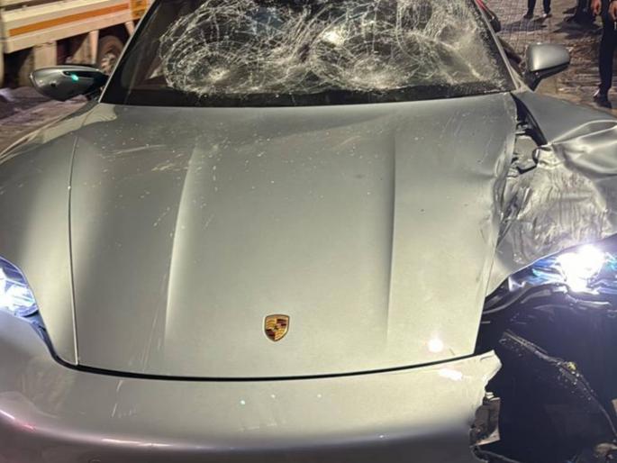 Two crushed by luxury Porsche car in Pune Young and young women were killed on the spot | विना नंबरप्लेटच्या भरधाव पोर्शे गाडीने तरुण तरुणीला उडवले; दोघांचा जागीच मृत्यू, पुण्यातील घटना Two crushed by luxury Porsche car in Pune Young and young women were killed on the spot | विना नंबरप्लेटच्या भरधाव पोर्शे गाडीने तरुण तरुणीला उडवले; दोघांचा जागीच मृत्यू, पुण्यातील घटना