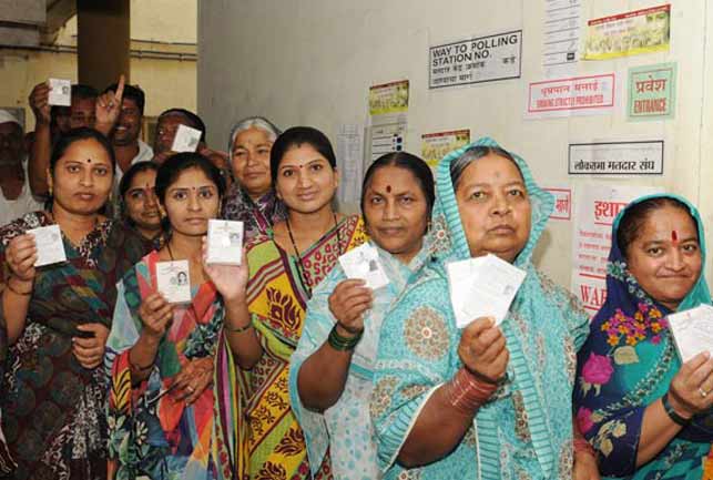 Until three o'clock in the afternoon, 89% of the vote was registered in Solapur district | दुपारी तीन वाजेपर्यंत सोलापूर जिल्ह्यात झाले ४३.५१ टक्के मतदान Until three o'clock in the afternoon, 89% of the vote was registered in Solapur district | दुपारी तीन वाजेपर्यंत सोलापूर जिल्ह्यात झाले ४३.५१ टक्के मतदान