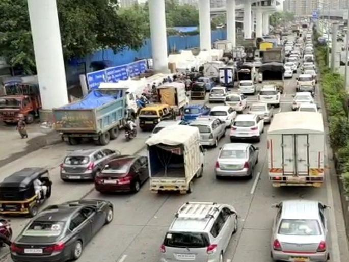 The traffic jam continued for the second day at Dahisar Cheknaka; Inquiry by Mumbai Police | दहिसर चेकनाका येथे दुसऱ्या दिवशीही वाहतुक कोंडी कायम; मुंबई पोलिसांकडून चौकशी The traffic jam continued for the second day at Dahisar Cheknaka; Inquiry by Mumbai Police | दहिसर चेकनाका येथे दुसऱ्या दिवशीही वाहतुक कोंडी कायम; मुंबई पोलिसांकडून चौकशी