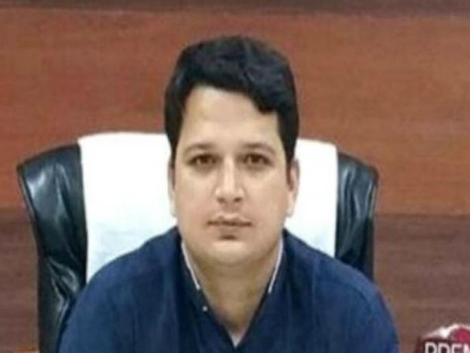 Action will be taken against Akola District Magistrate for defaming journalists | पत्रकारांचा अवमान करणाऱ्या अकोला जिल्हाधिका-यांवर कारवाई होणार Action will be taken against Akola District Magistrate for defaming journalists | पत्रकारांचा अवमान करणाऱ्या अकोला जिल्हाधिका-यांवर कारवाई होणार