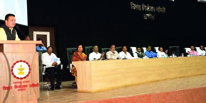 Akola: Cleanliness will be done for three kilometers of river! | अकोला : नदीकाठच्या तीन किलोमीटर अंतराची होणार साफसफाई!