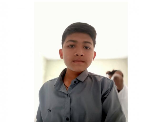 Boy returning from durga devi immersion dies due to electrocution | देवी विसर्जन करून परतणाऱ्या मुलाचा विजेच्या धक्क्याने मृत्यू; परिसरात शोककळा Boy returning from durga devi immersion dies due to electrocution | देवी विसर्जन करून परतणाऱ्या मुलाचा विजेच्या धक्क्याने मृत्यू; परिसरात शोककळा