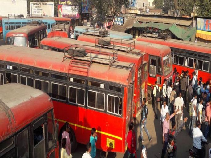 AT Traffic Inspector assaulted at Amalner; | अमळनेर येथे एस.टी.च्या वाहतूक निरीक्षकांना मारहाण, आगारात सव्वा तास चक्काजाम AT Traffic Inspector assaulted at Amalner; | अमळनेर येथे एस.टी.च्या वाहतूक निरीक्षकांना मारहाण, आगारात सव्वा तास चक्काजाम