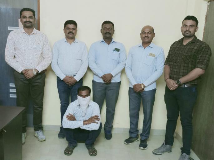 Sand mafia fugitive arrested for three years in Akluj; Action of the Criminal Investigation Department | तीन वर्षांपासून फरार असलेल्या वाळू माफियाला अकलूज येथे अटक; गुन्हे अन्वेषण विभागाची कारवाई Sand mafia fugitive arrested for three years in Akluj; Action of the Criminal Investigation Department | तीन वर्षांपासून फरार असलेल्या वाळू माफियाला अकलूज येथे अटक; गुन्हे अन्वेषण विभागाची कारवाई