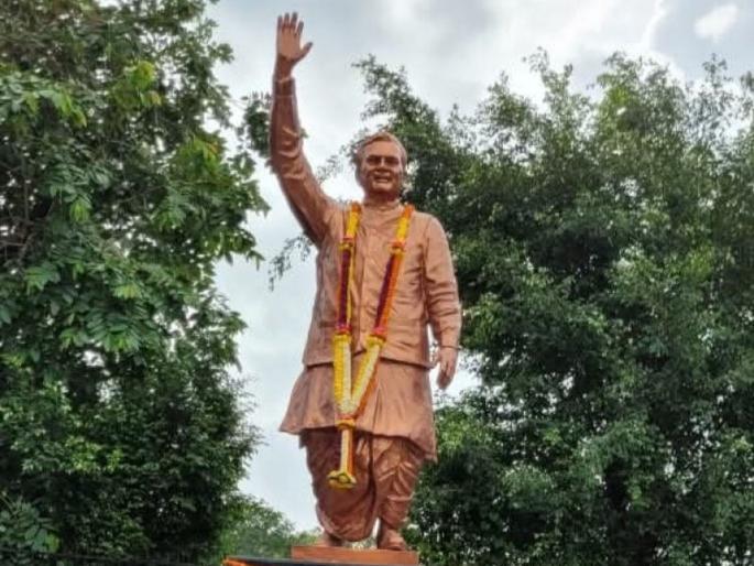 Various programs organized in Kandivali on the occasion of Atal Bihari Vajpayee's birth centenary | कांदिवलीत अटलबिहारी वाजपेयींच्या जन्मशताब्दीच्या निमित्ताने विविध कार्यक्रमांचे आयोजन Various programs organized in Kandivali on the occasion of Atal Bihari Vajpayee's birth centenary | कांदिवलीत अटलबिहारी वाजपेयींच्या जन्मशताब्दीच्या निमित्ताने विविध कार्यक्रमांचे आयोजन