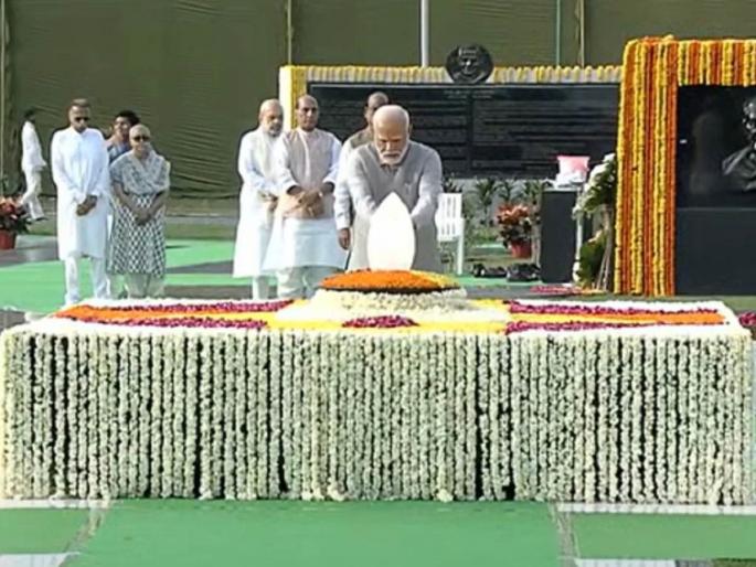 atal bihari vajpayee punyatithi tributes pm narendra modi bjp nda leader | माजी पंतप्रधान अटलबिहारी वाजपेयींना भाजप नेत्यांनी वाहिली श्रद्धांजली; पीएम मोदी, अमित शहांची उपस्थिती atal bihari vajpayee punyatithi tributes pm narendra modi bjp nda leader | माजी पंतप्रधान अटलबिहारी वाजपेयींना भाजप नेत्यांनी वाहिली श्रद्धांजली; पीएम मोदी, अमित शहांची उपस्थिती