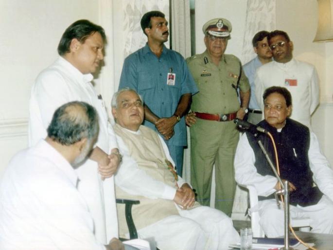 Vajpayee was worried for Vidarbha not become a state | विदर्भ राज्य होऊ न शकल्याचे वाजपेयींना होते शल्य Vajpayee was worried for Vidarbha not become a state | विदर्भ राज्य होऊ न शकल्याचे वाजपेयींना होते शल्य